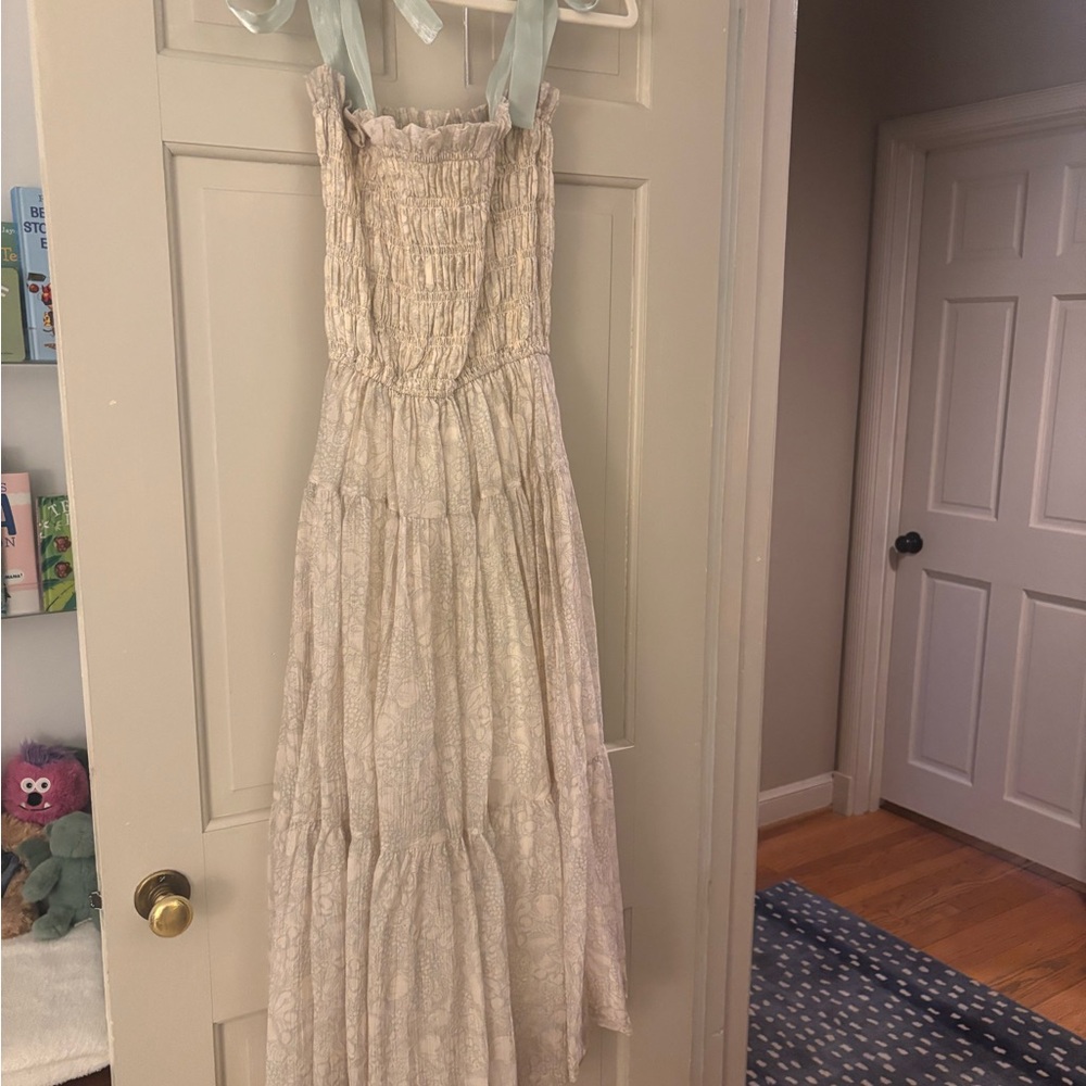 Elegant Cream Maxi Dress - Picture 4 of 5